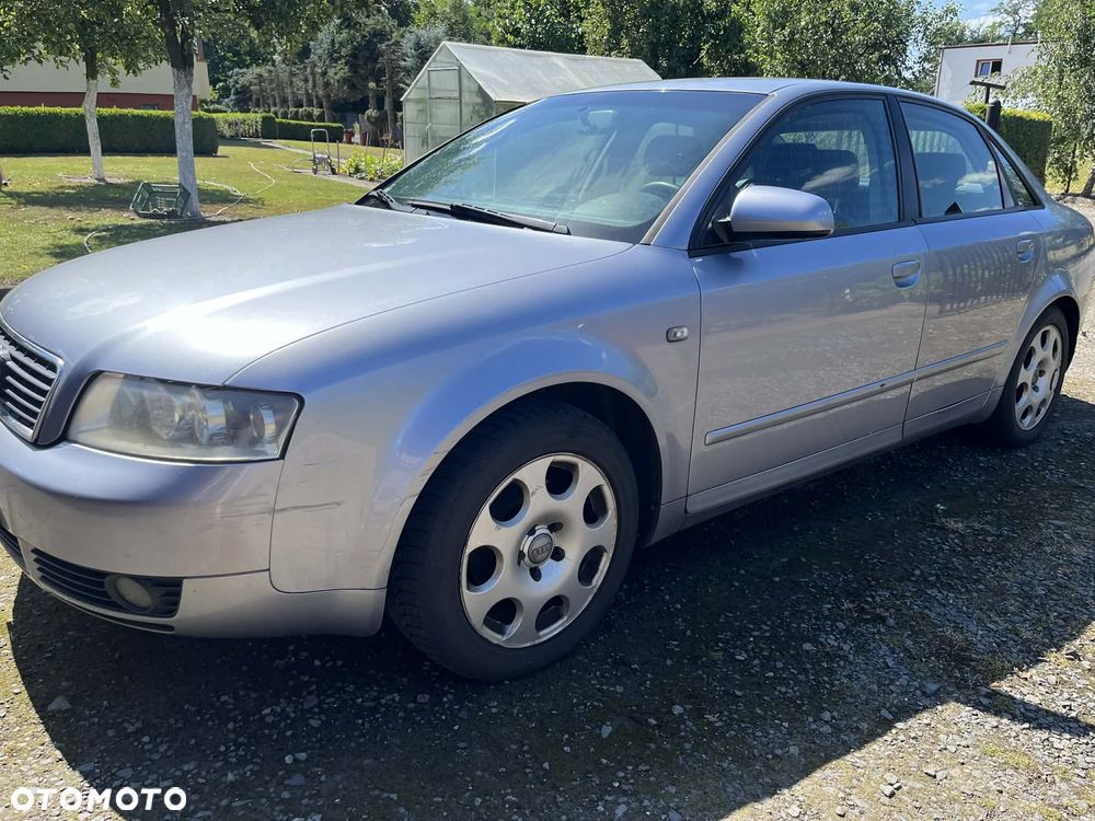 Audi A4 Limousine - 1
