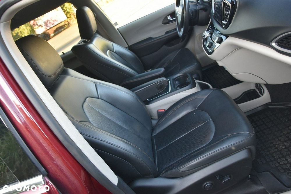 Chrysler Pacifica - 27