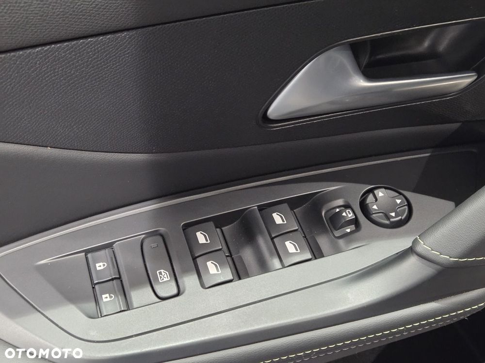 Peugeot 308 1.2 mHEV GT S&S e-DCS6 - 12