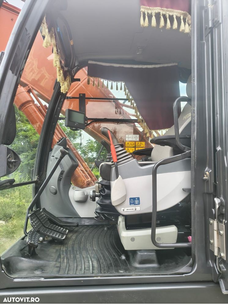 Hitachi ZAXIS 210H - 9