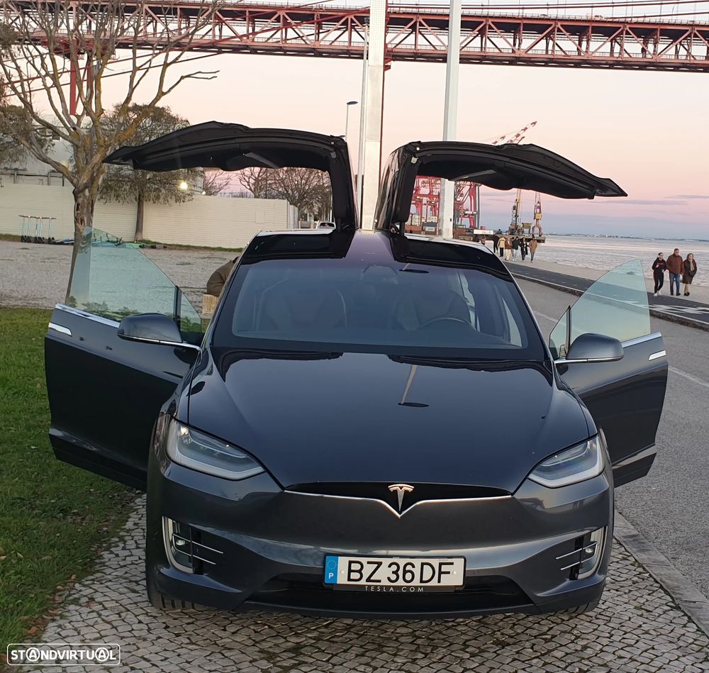 Tesla Model X - 13