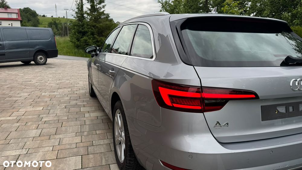Audi A4 Avant 2.0 TDI Design - 13