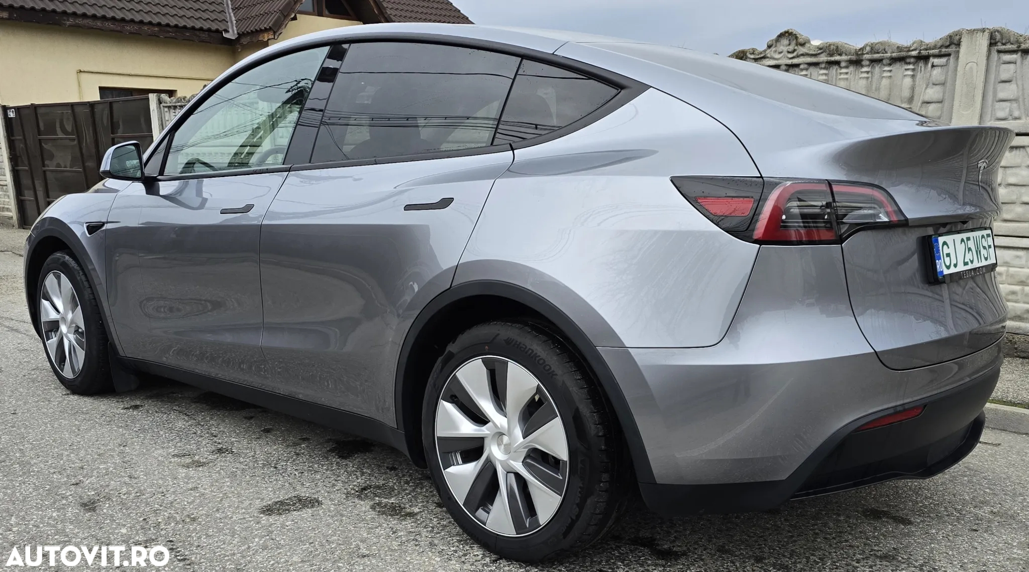 Tesla Model Y Long Range Dual Motor AWD - 4