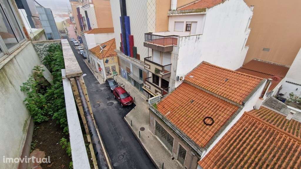 Apartamento T2 para remodelação - Grande imagem: 2/5