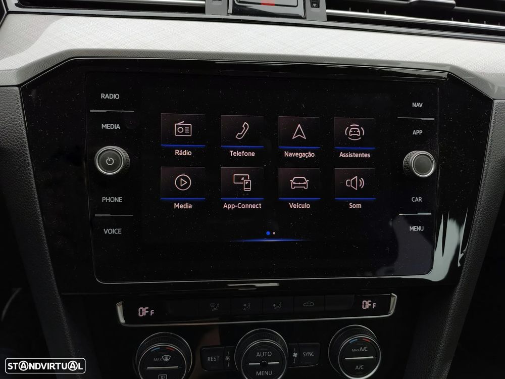 VW Passat Variant 1.6 TDI Business DSG - 17