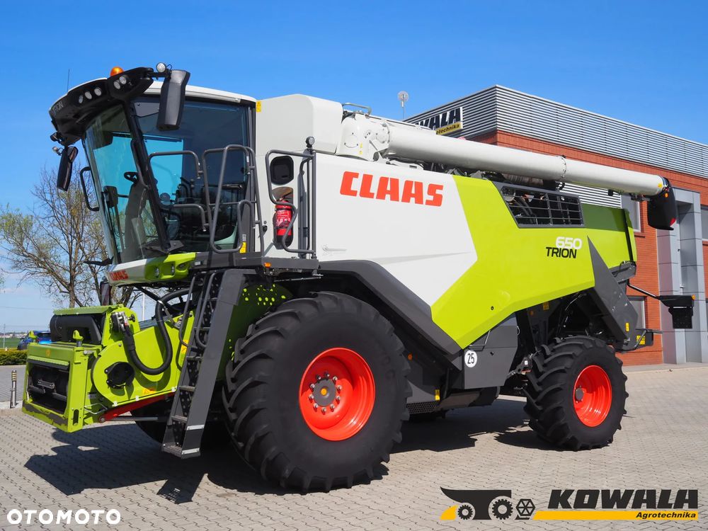Claas Trion 650 + V650 - 2