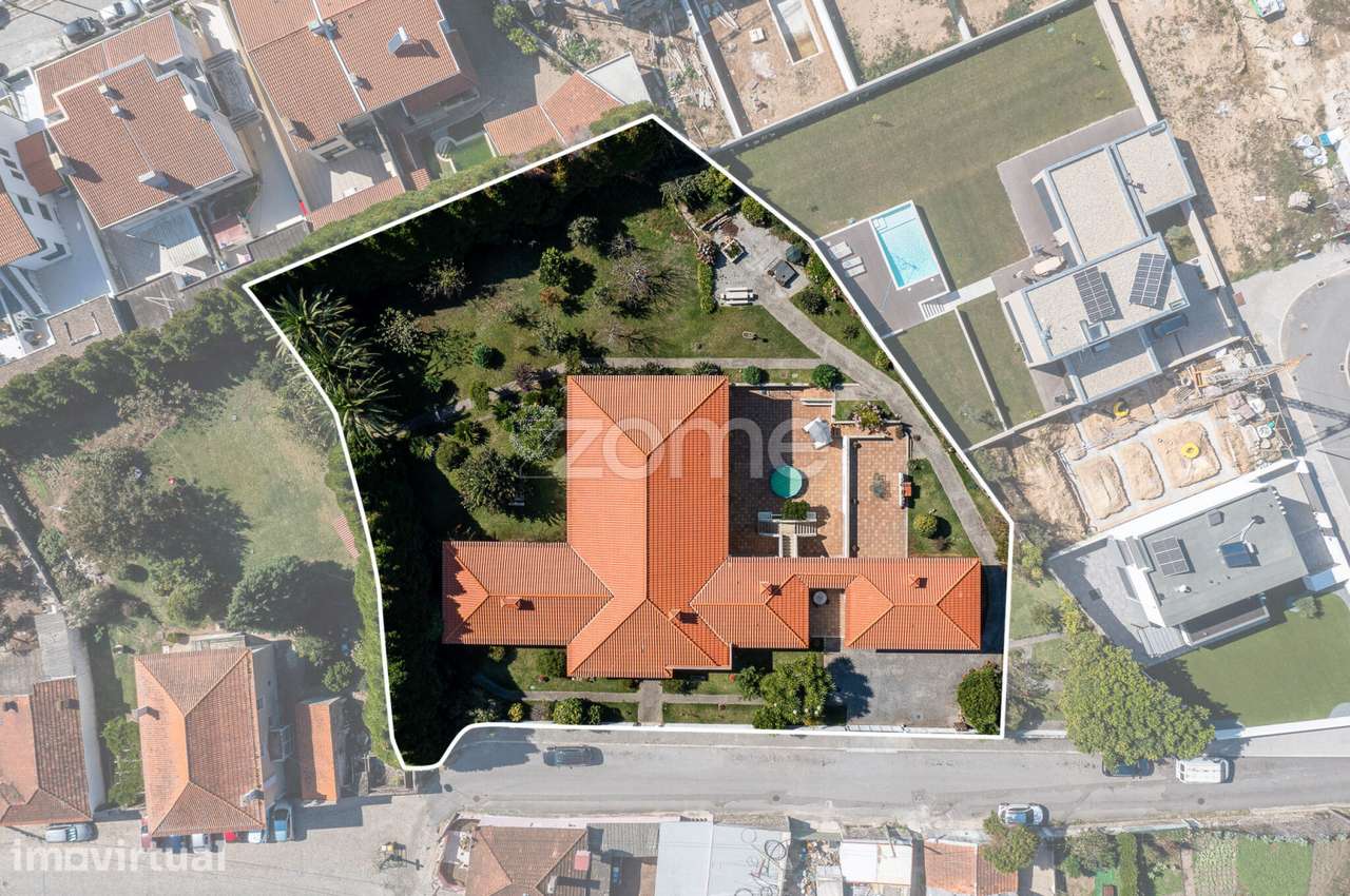 Moradia Térrea com 4 Suites e Bosque privativo em Moreira | Maia - Grande imagem: 3/46