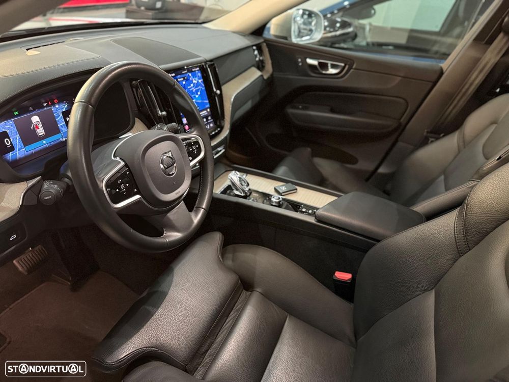 Volvo XC 60 2.0 B4 Plus Bright - 32