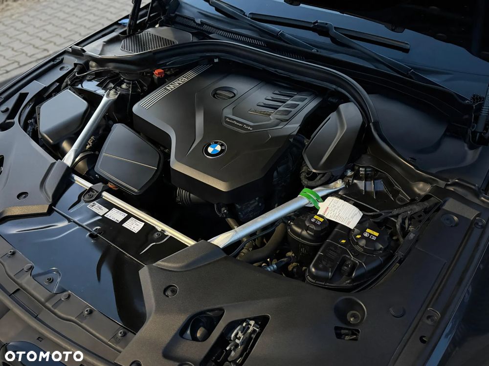 BMW Seria 5 530i Sport Line - 32