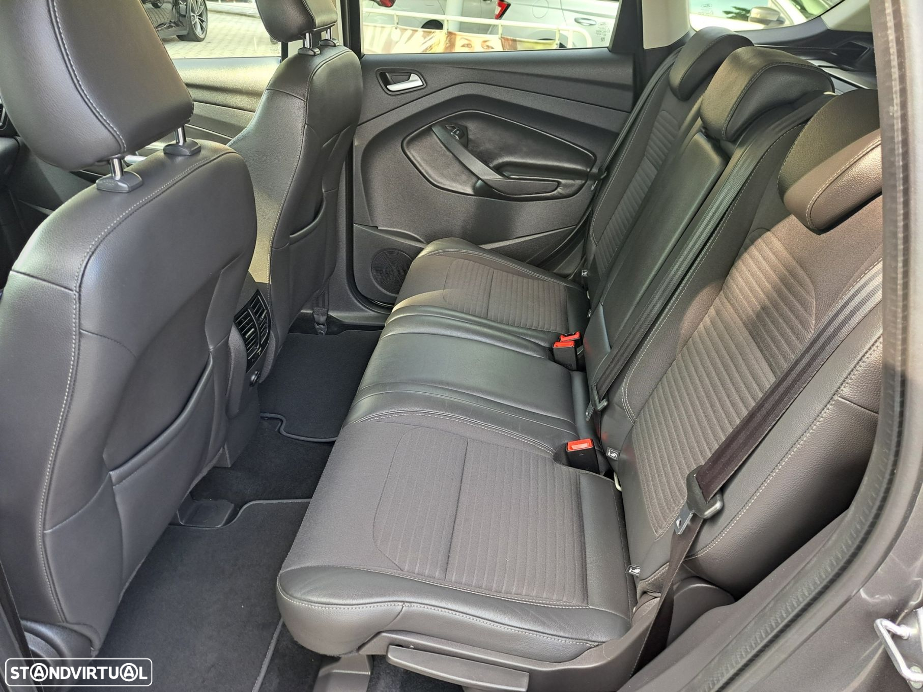 Ford Kuga 1.5 TDCi Titanium Powershift - 6
