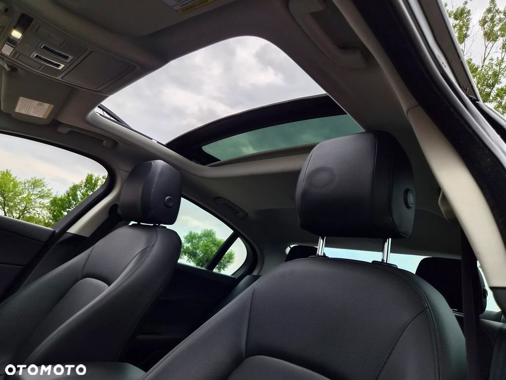Jaguar XE 2.0 T Prestige - 25