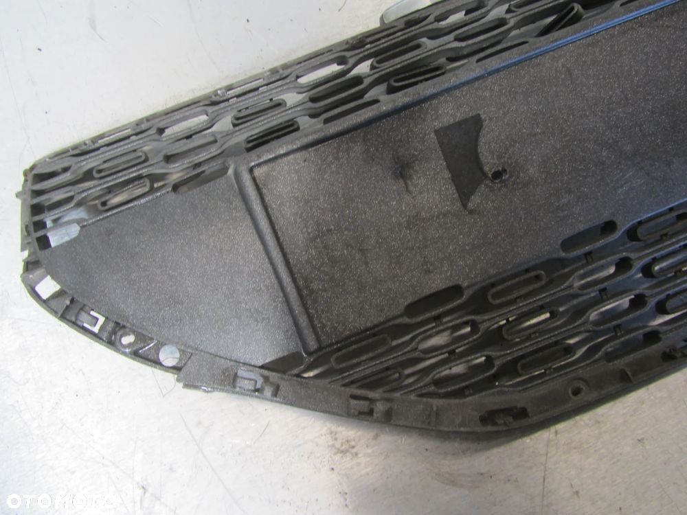 Peugeot  208 grill-atrapa - 3
