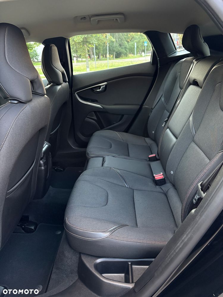 Volvo V40 Cross Country D2 Momentum - 17