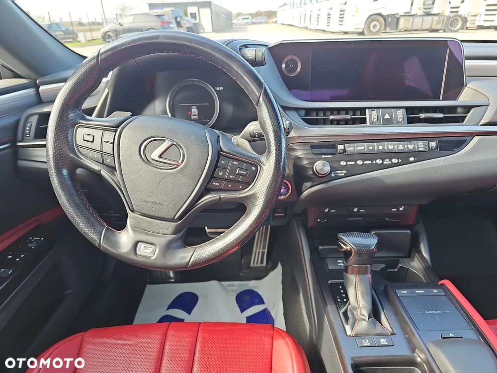 Lexus ES 300h F Sport - 11