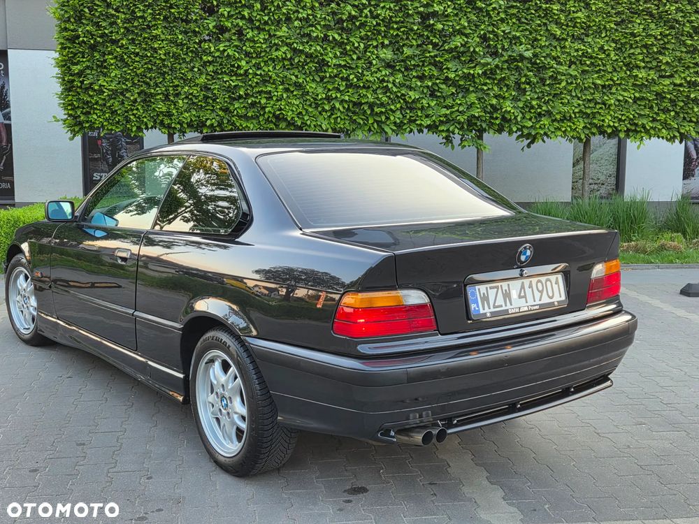 BMW Seria 3 323i - 7