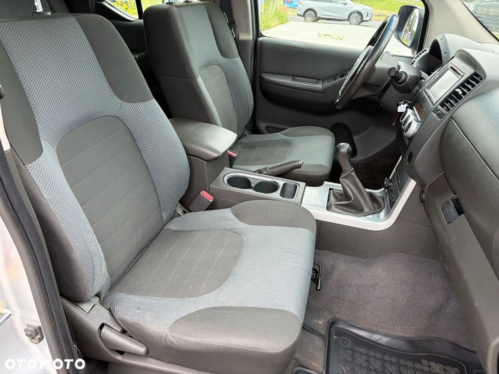 Nissan Navara 2.5 D LE Long - 12