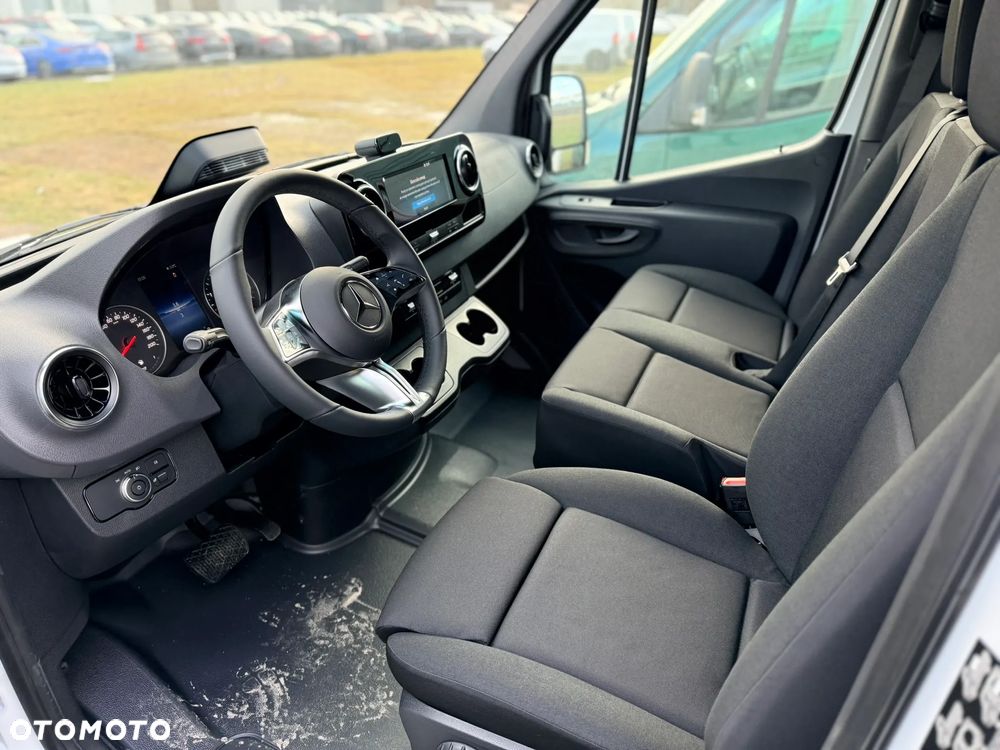 Mercedes-Benz Sprinter - 9