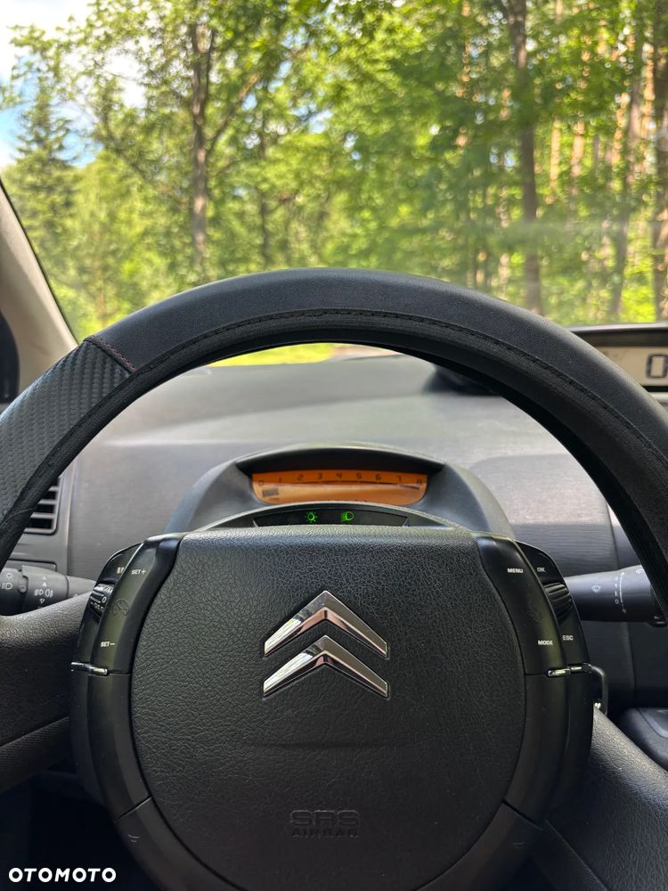 Citroën C4 1.4 16V X - 12