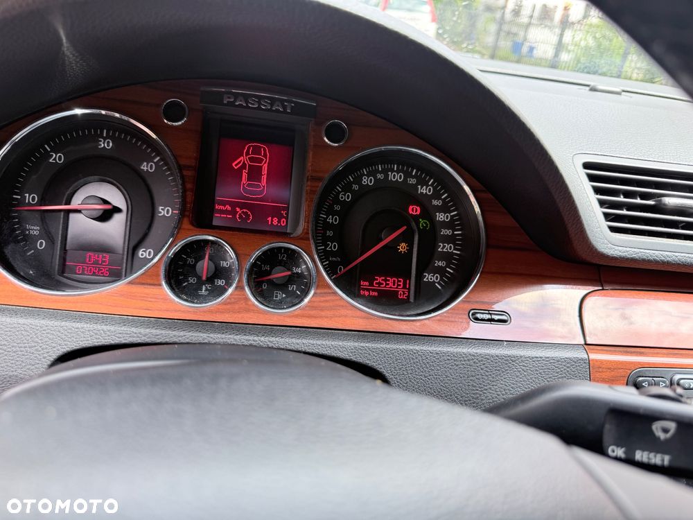 Volkswagen Passat 2.0 TDI Highline - 14