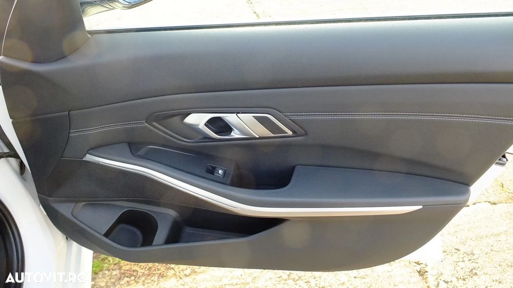 BMW Seria 3 320d Aut. Sport Line - 30