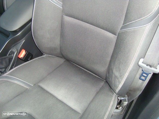 Volvo V40 2.0 D3 R-Design Momentum - 13