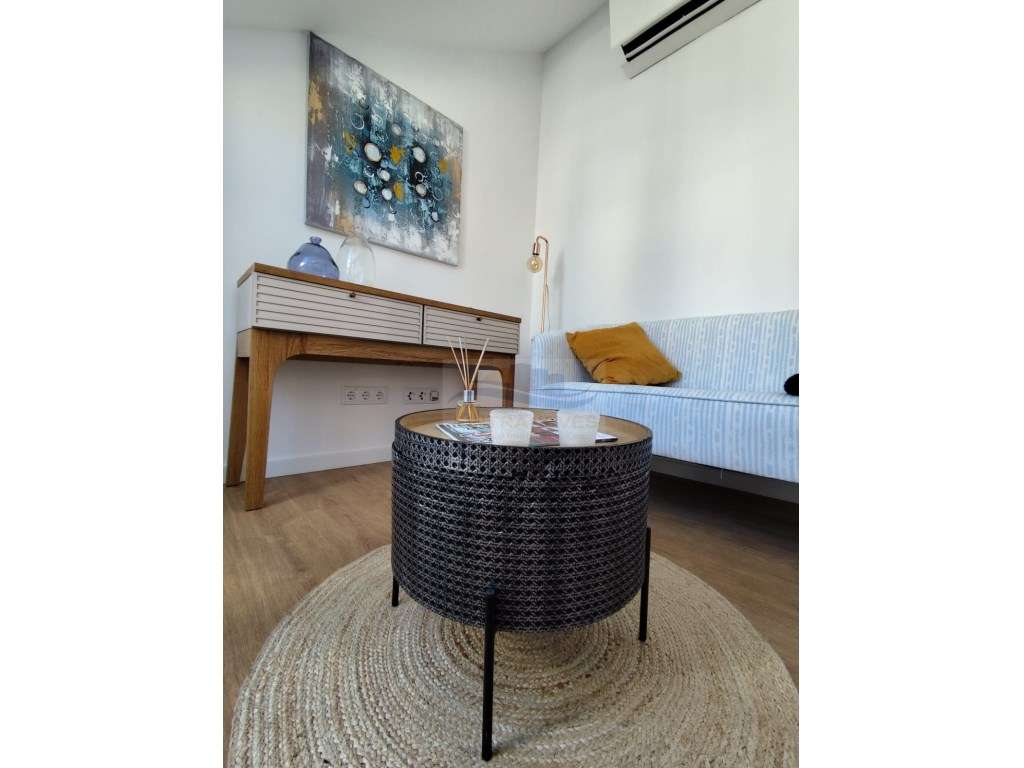 Apartamento T2 Totalmente Remodelado com Varanda Aberta e Vista Rio - Grande imagem: 5/17