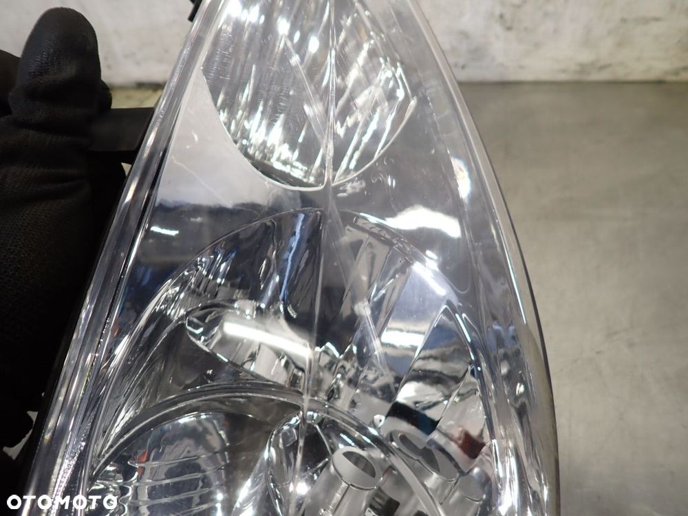 LAMPA PRAWA PRZEDNIA PEUGEOT 307 1.6 - 3