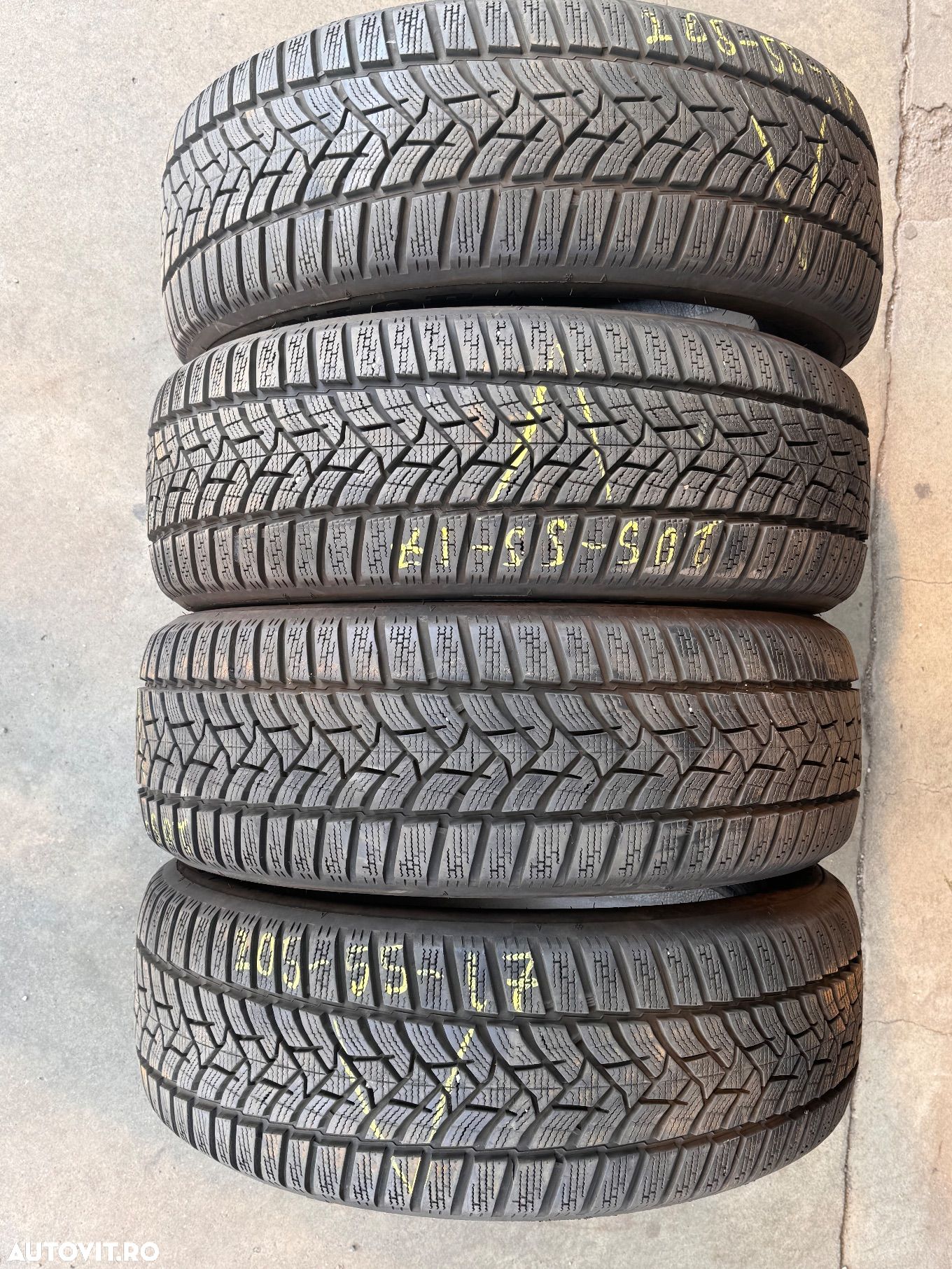 Vând 4 anvelope 205/55/17 Dunlop de iarnă ca noi - 1