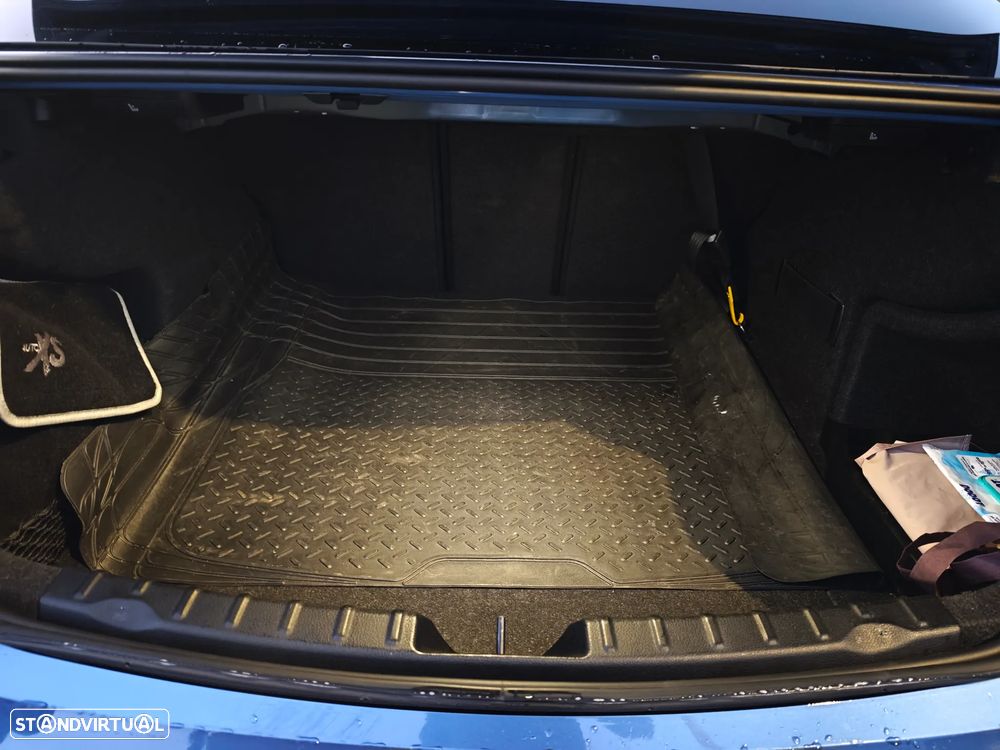 BMW 320 i Aut. M Sport - 25