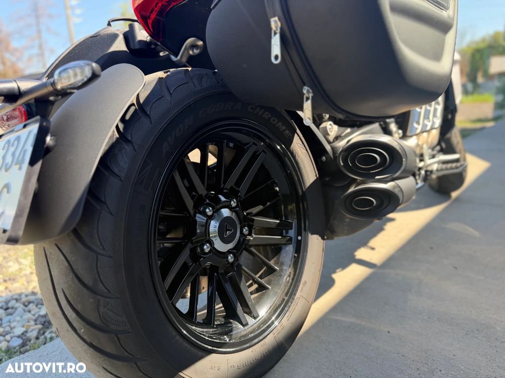 Triumph Rocket 3 R 221 Special Edition - 4