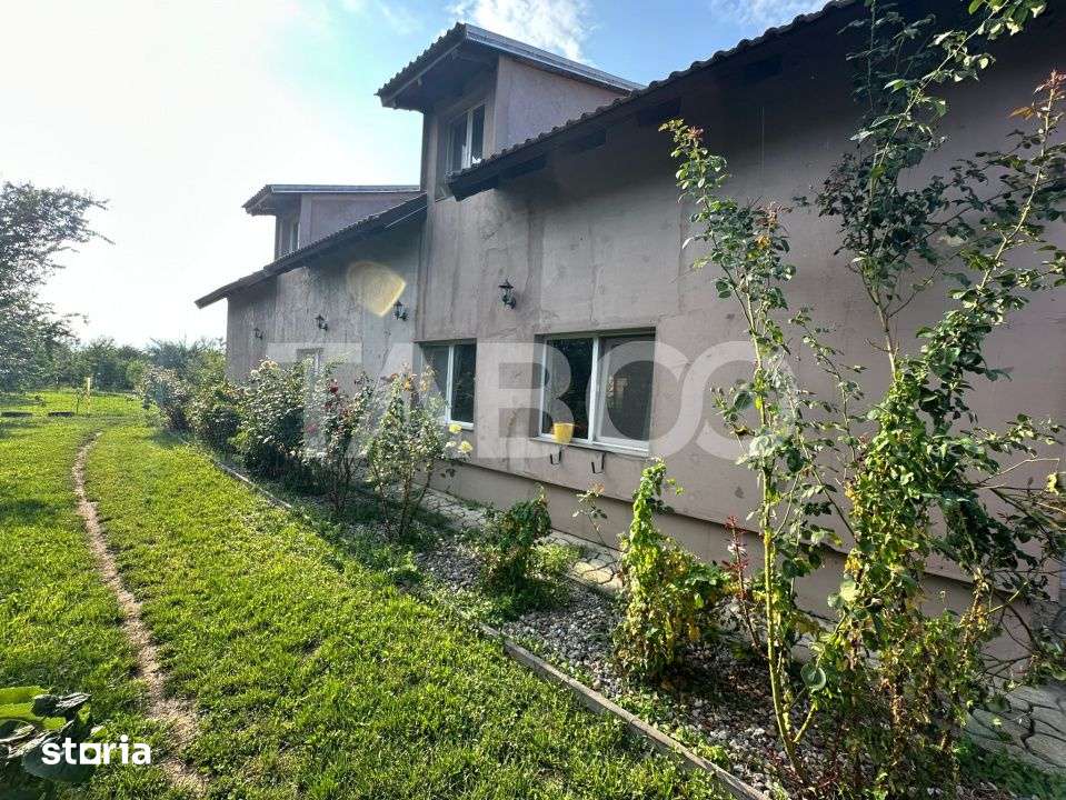 Casa noua 3 camere 300 mp anexe teren liber 1550 mp Margineni - Imagine principală: 3/16