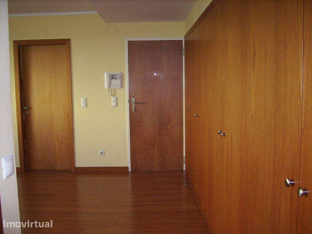 T1 com garagem, elevador e localização privilegiada - Grande imagem: 5/12