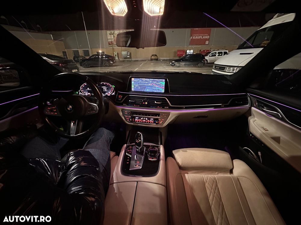 BMW Seria 7 740d xDrive MHEV - 12