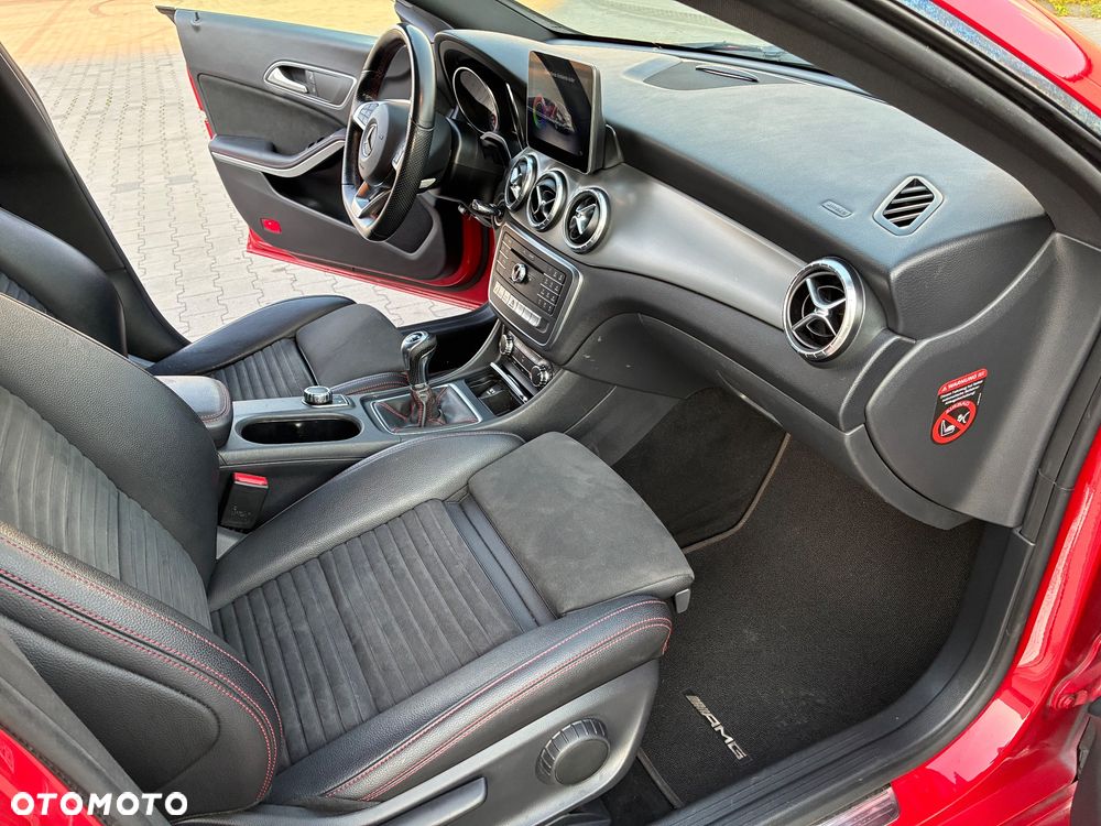 Mercedes-Benz CLA 180 AMG Line - 14
