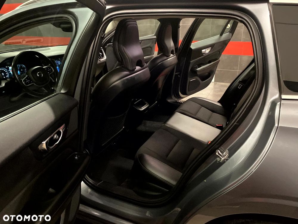 Volvo V60 D3 Momentum - 26