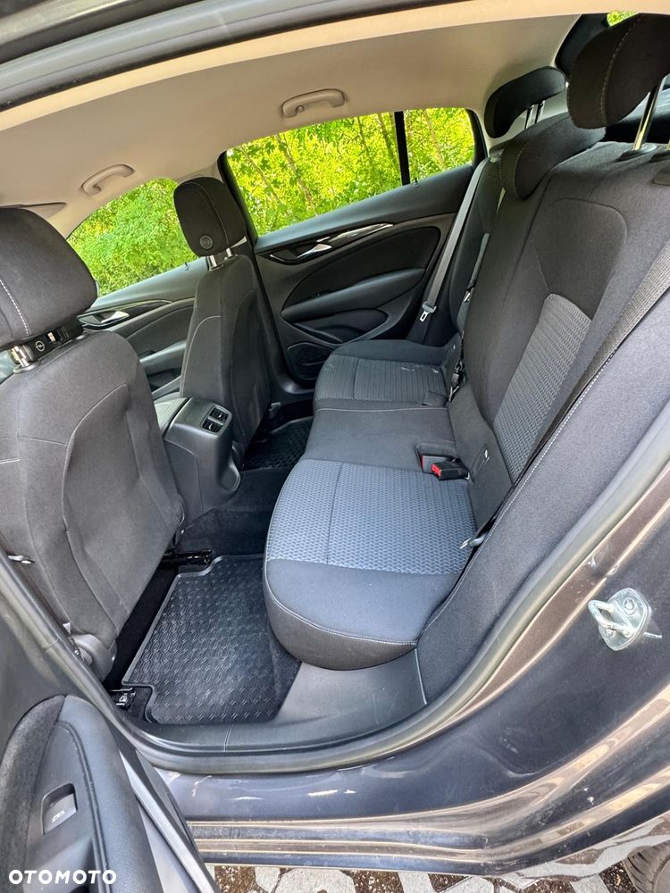 Opel Insignia - 15
