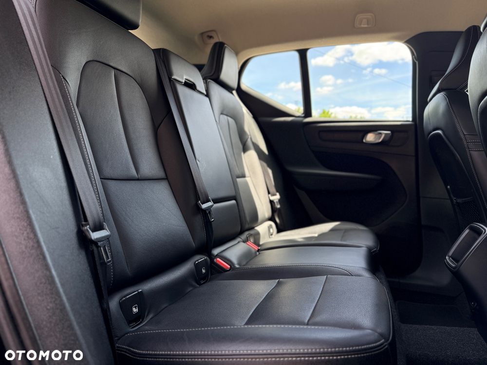 Volvo XC 40 D4 AWD Geartronic Momentum Pro - 24