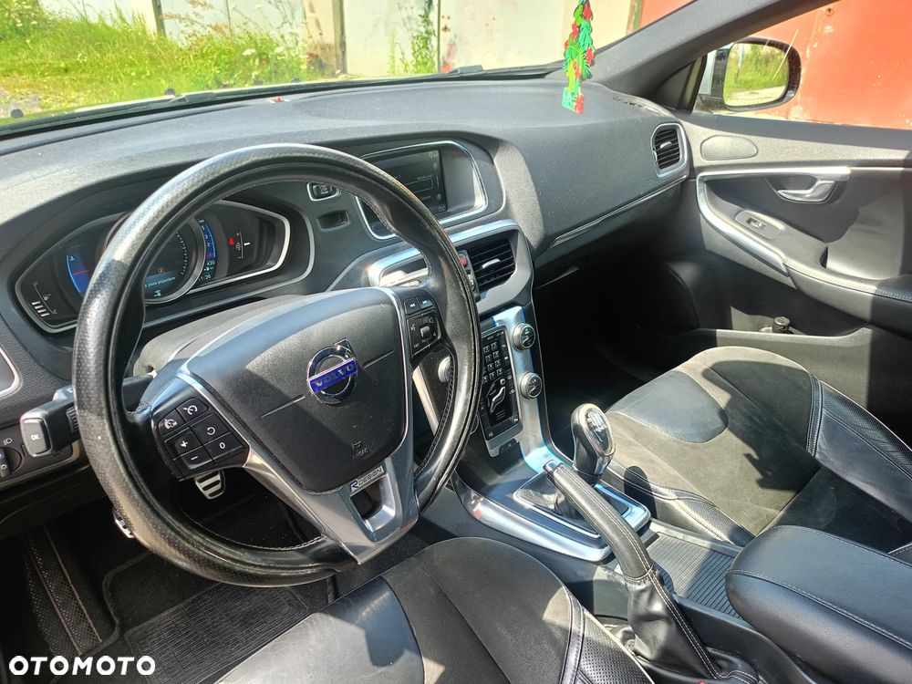 Volvo V40 D2 R-Design - 11