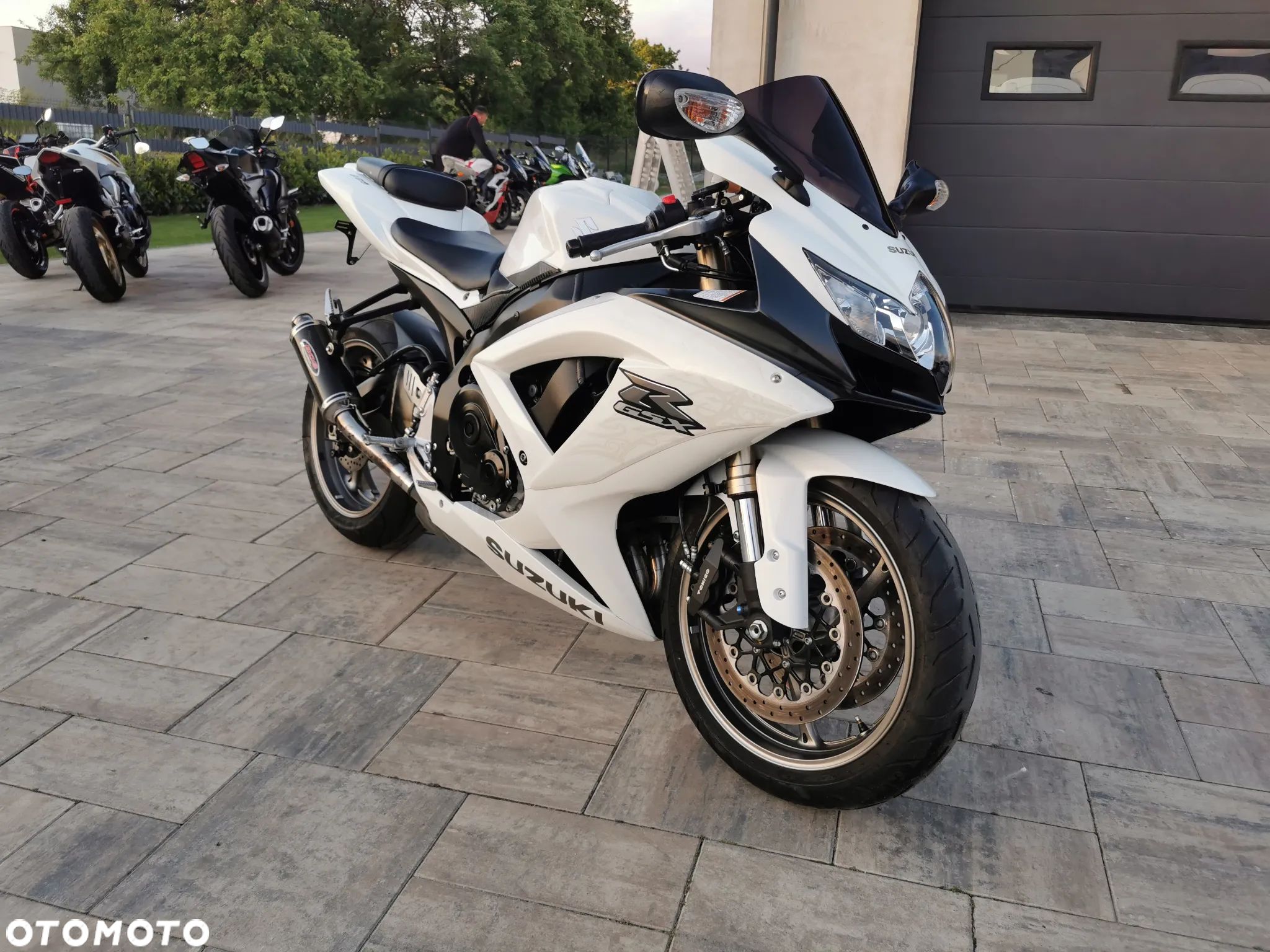 Suzuki GSX-R - 1