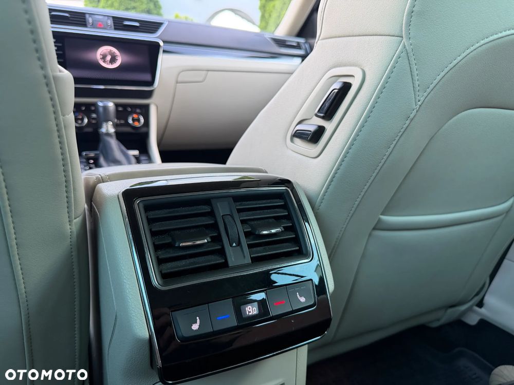 Skoda Superb 2.0 TSI L&K DSG - 19