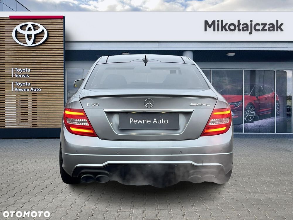 Mercedes-Benz Klasa C 63 AMG - 10