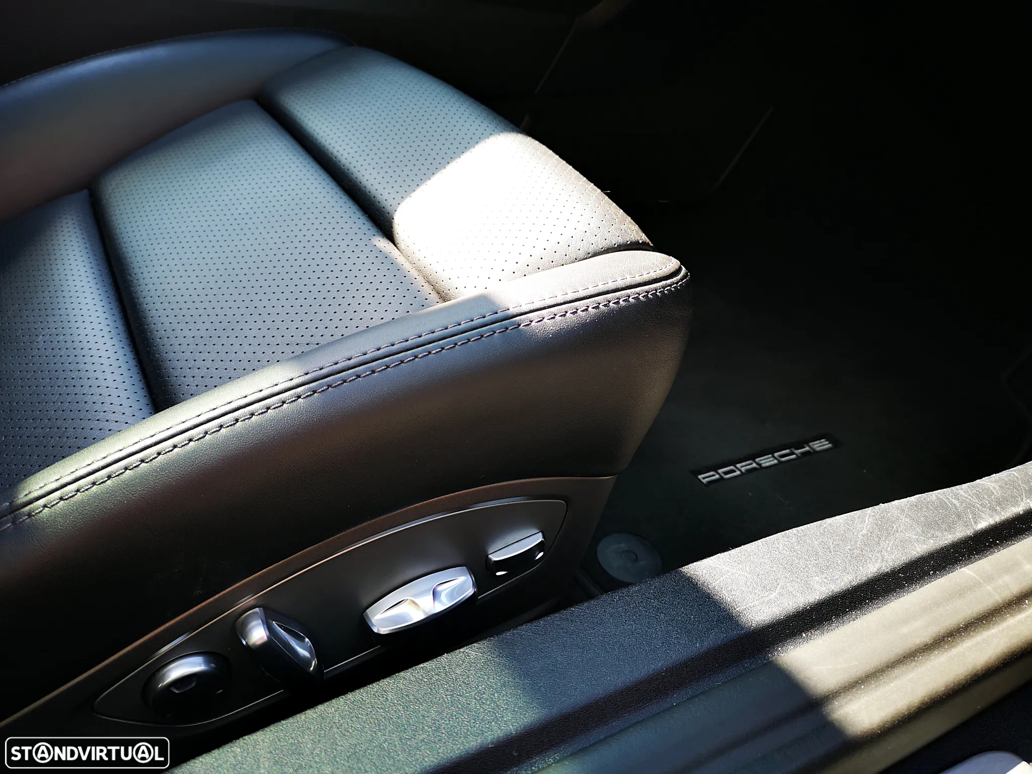 Porsche 911 (991) Carrera 4 PDK - 18