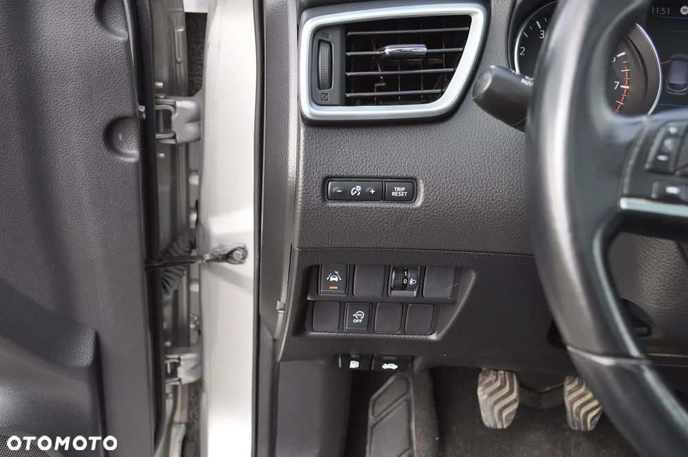 Nissan Qashqai 1.3 DIG-T N-Connecta EU6d - 34