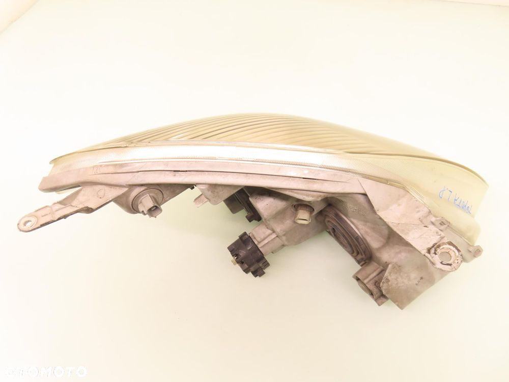 LAMPA LEWA PRZEDNIA TOYOTA COROLLA E12 Verso - 10