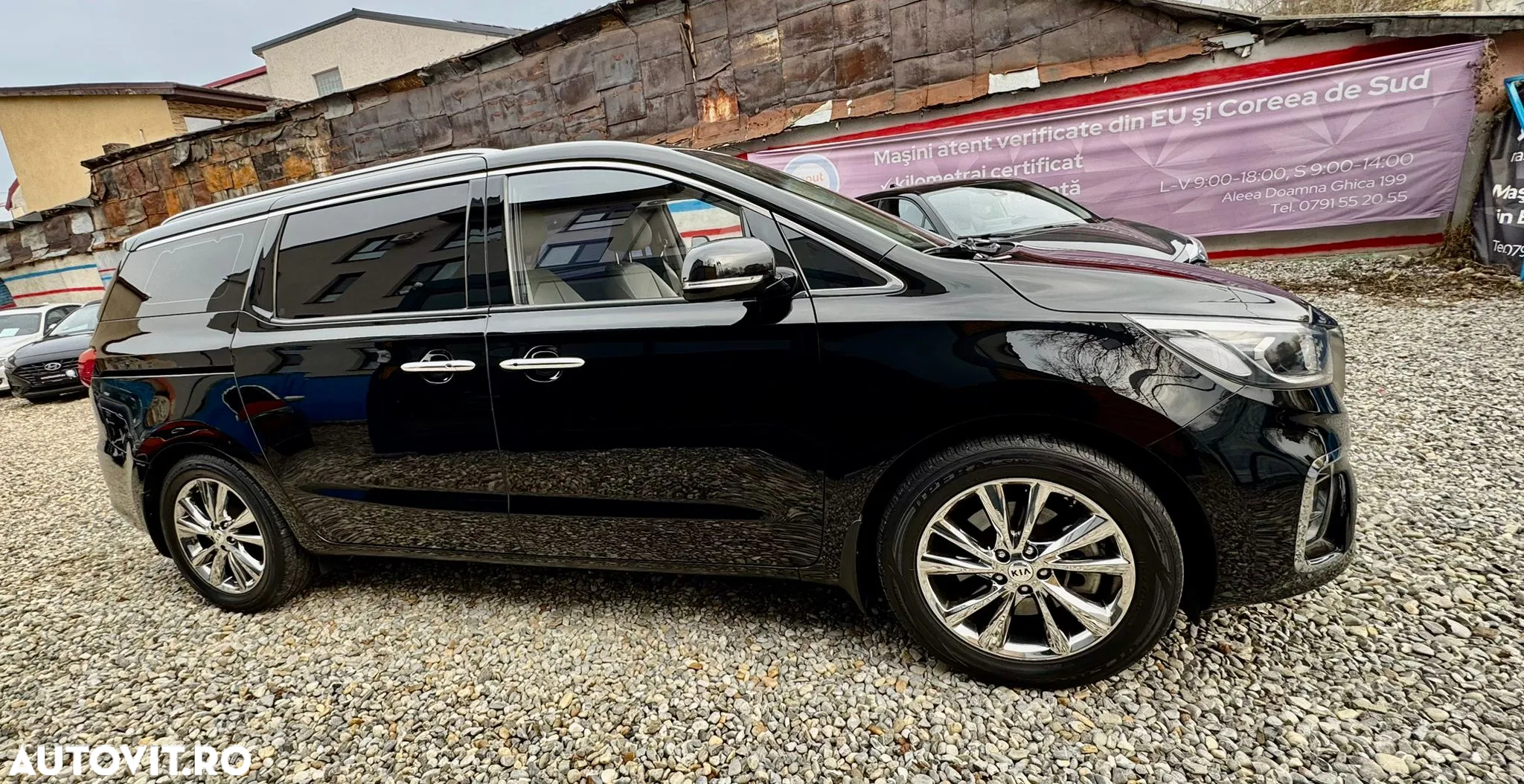 Kia Carnival - 16