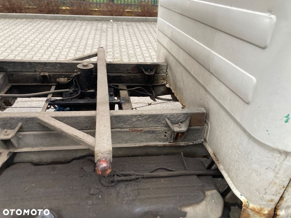 Mercedes-Benz 410 - 17