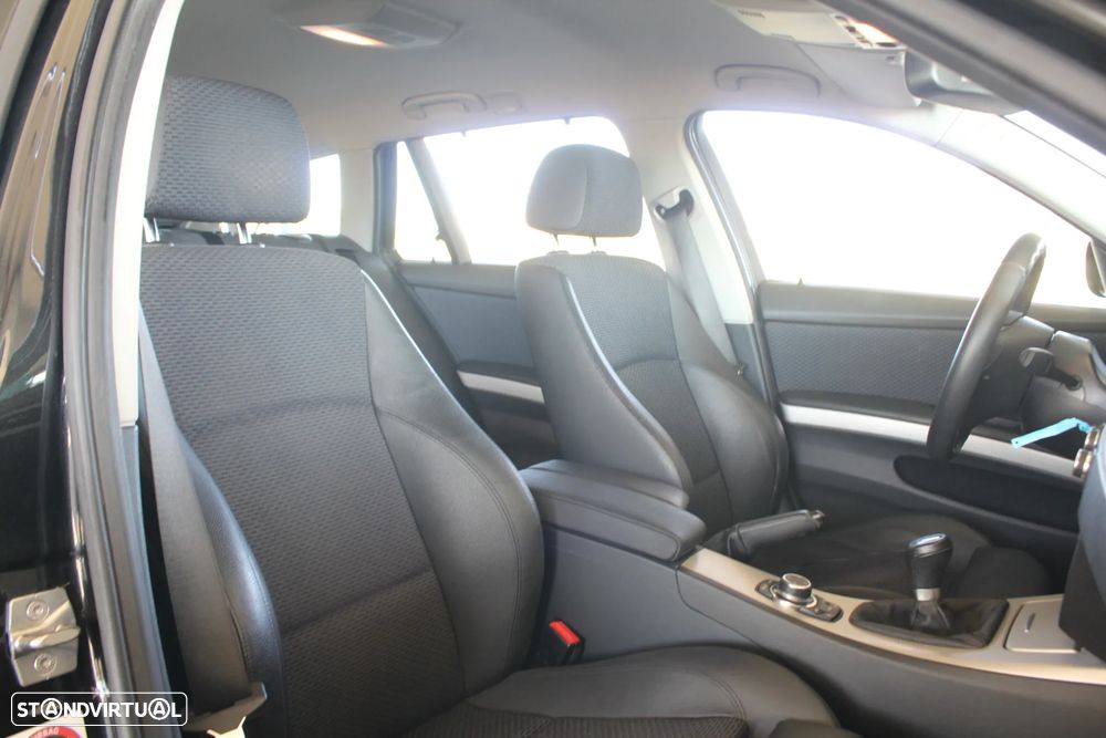 BMW 318 d Line Sport - 52
