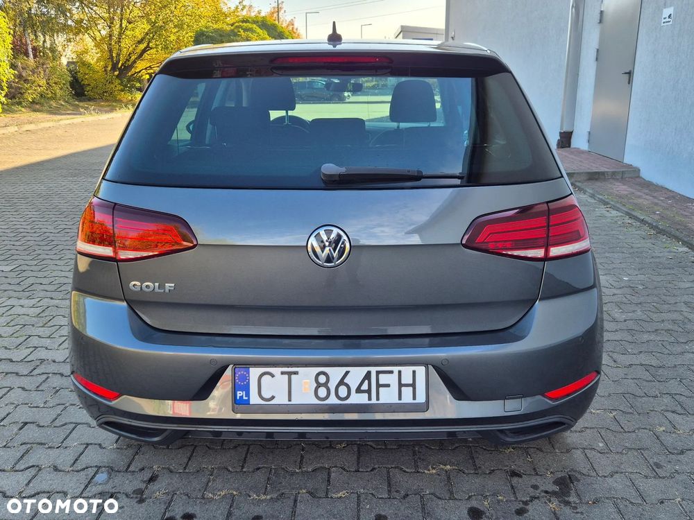 Volkswagen Golf - 6