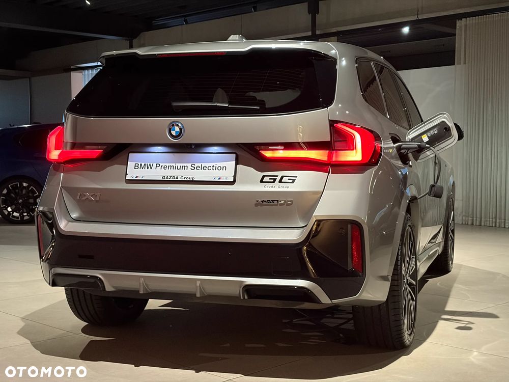 BMW iX1 xDrive30 66.5kWh M Sport - 6