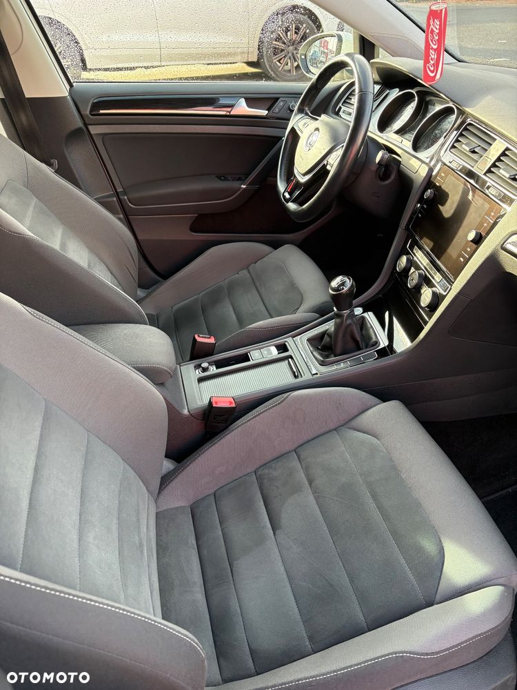 Volkswagen Golf - 11